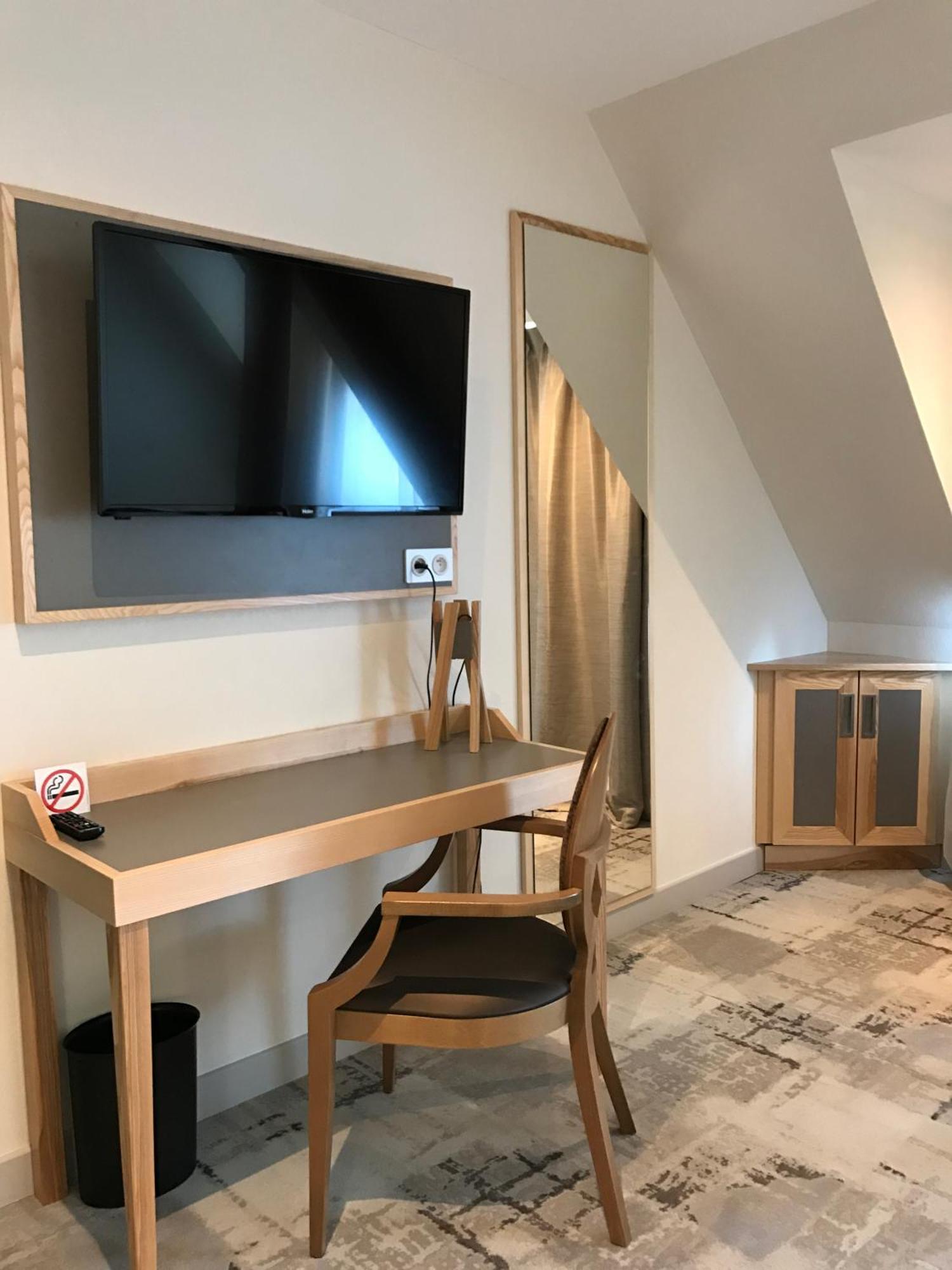 Hotel Le Cercle Cherbourg-en-Cotentin Buitenkant foto